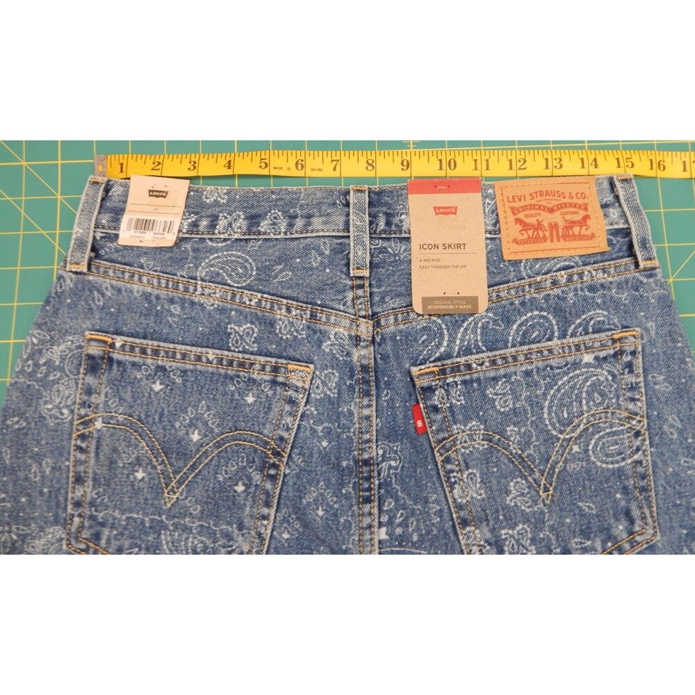 Levi's Icon Skirt Size 26 Blue Paisley Print Mid Rise Denim NWT 5 Pocket Cotton - Picture 6 of 16